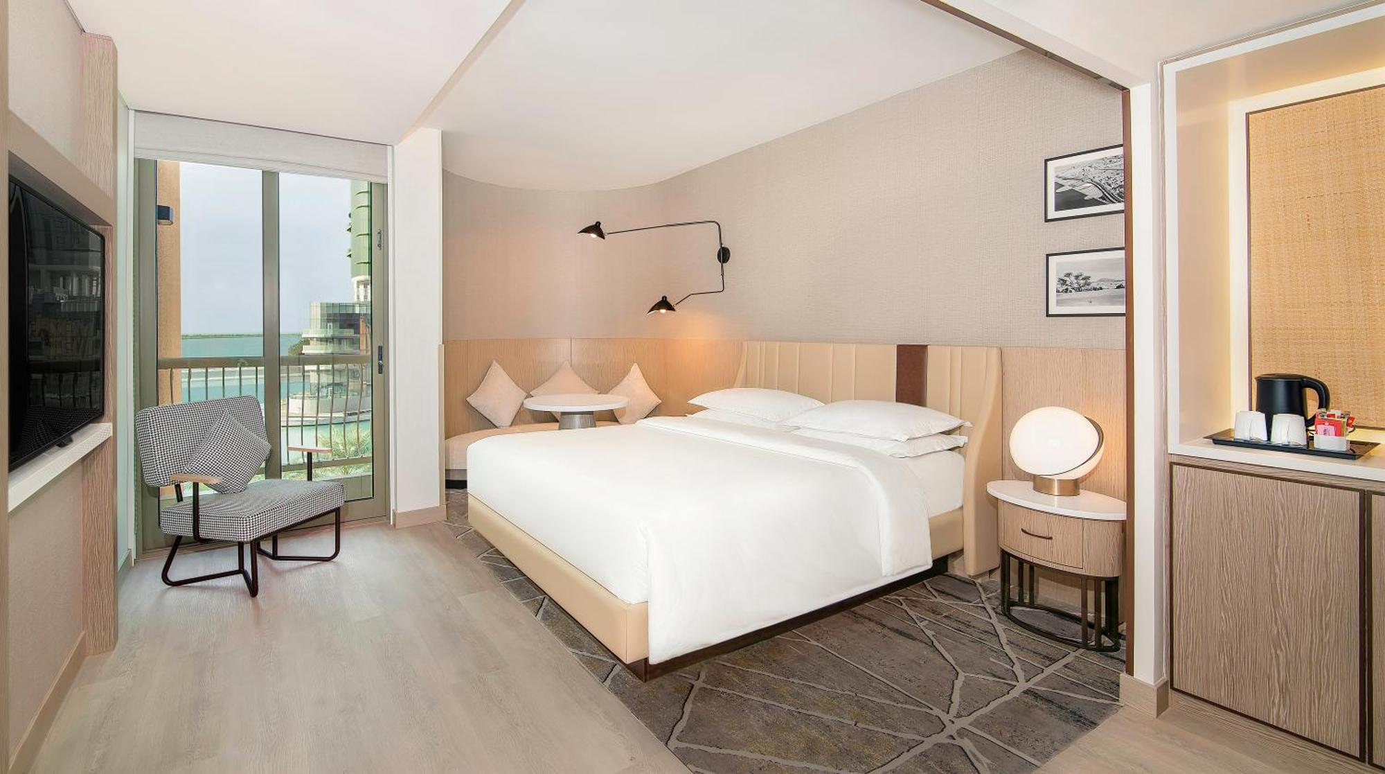 Sheraton & 5* Abu Dhabi