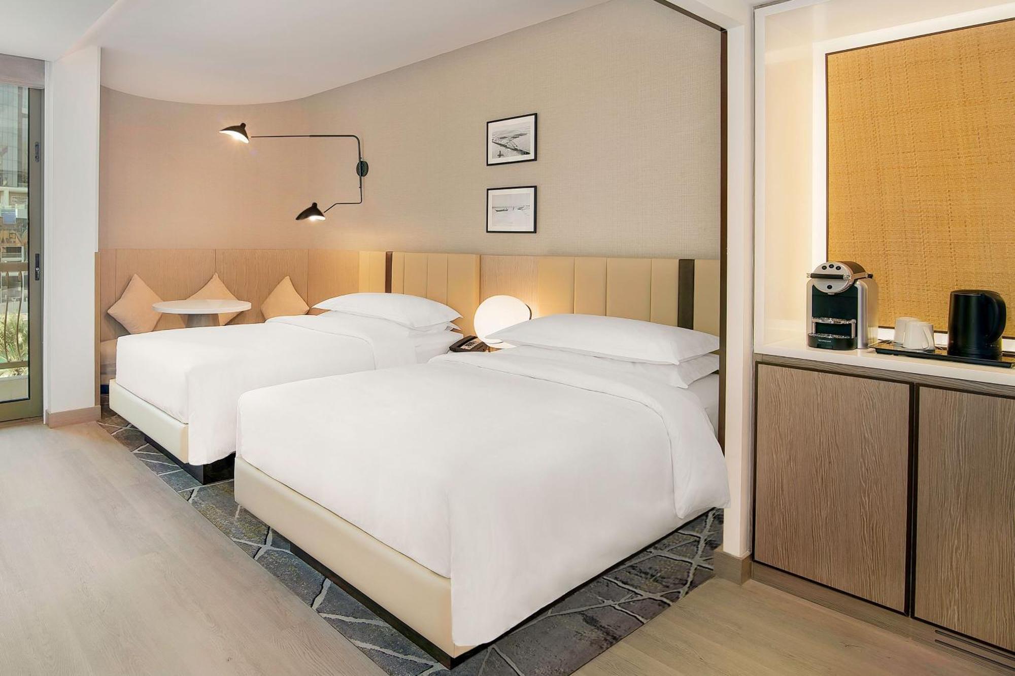 Sheraton & 5* Abu Dhabi